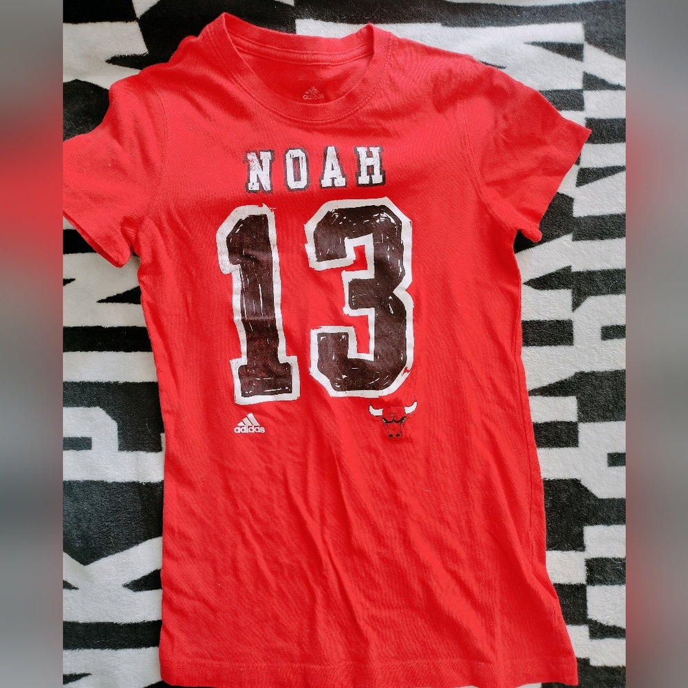 Boys Size L Chicago Bulls Shirt
